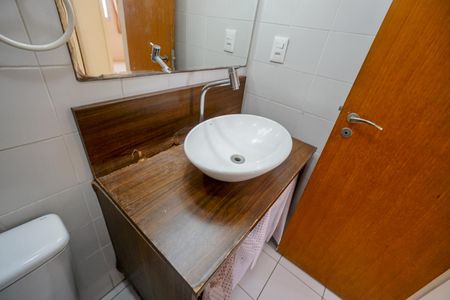 Apartamento à venda com 76m², 3 quartos e 2 vagas Apartamento à venda com 76m², 3 quartos e 2 vagasBanheiro social