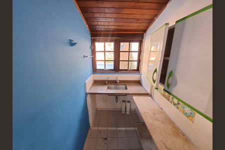 Casa à venda com 194m², 6 quartos e sem vaga Casa à venda com 194m², 6 quartos e sem vagaCozinha