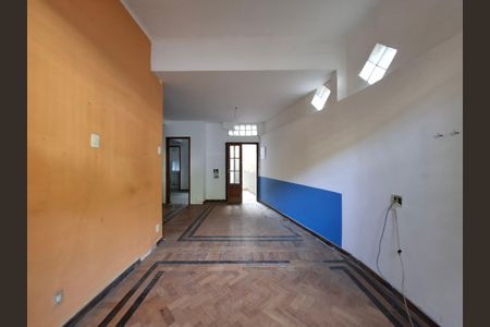 Casa à venda com 194m², 6 quartos e sem vaga Casa à venda com 194m², 6 quartos e sem vagaSala