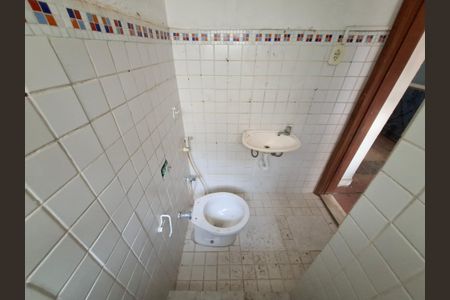 Casa à venda com 194m², 6 quartos e sem vaga Casa à venda com 194m², 6 quartos e sem vagaBanheiro 2