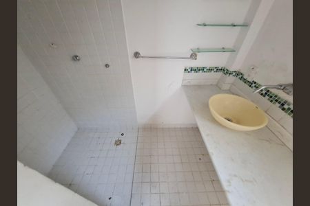 Casa à venda com 194m², 6 quartos e sem vaga Casa à venda com 194m², 6 quartos e sem vagaBanheiro da suíte 2