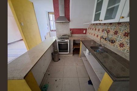 Casa à venda com 194m², 6 quartos e sem vaga Casa à venda com 194m², 6 quartos e sem vagaCozinha
