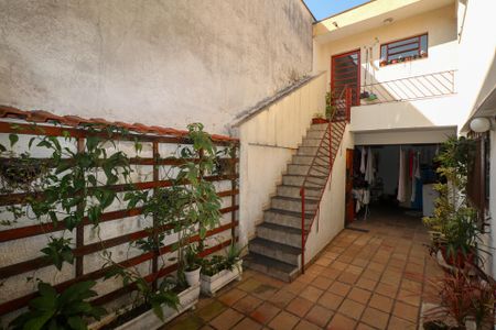 Casa à venda com 202m², 2 quartos e 2 vagas Casa à venda com 202m², 2 quartos e 2 vagasQuintal
