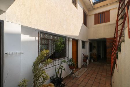 Casa à venda com 202m², 2 quartos e 2 vagas Casa à venda com 202m², 2 quartos e 2 vagasQuintal