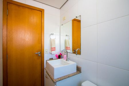 Apartamento à venda com 136m², 2 quartos e 1 vaga Apartamento à venda com 136m², 2 quartos e 1 vagaBanheiro Suíte