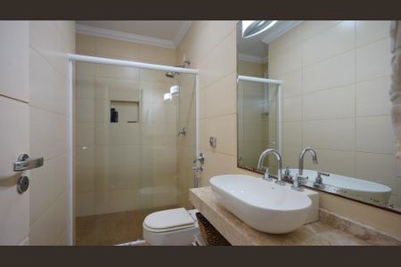 Casa de condomínio para alugar com 500m², 5 quartos e 3 vagasBanheiro da Suíte 1