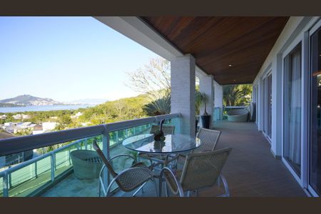 Casa de condomínio para alugar com 500m², 5 quartos e 3 vagasVaranda da Sala