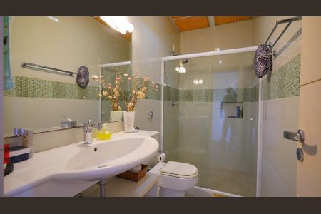 Casa de condomínio para alugar com 500m², 5 quartos e 3 vagasBanheiro da suite 4