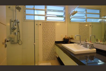 Casa de condomínio para alugar com 500m², 5 quartos e 3 vagasBanheiro da Suíte 3