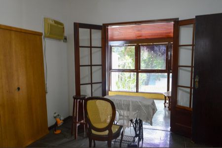 Casa de condomínio à venda com 250m², 4 quartos e 2 vagasSuíte