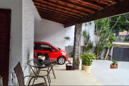 Casa de condomínio à venda com 250m², 4 quartos e 2 vagasVaranda 