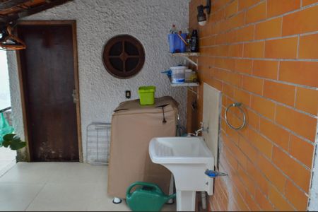 Casa de condomínio à venda com 250m², 4 quartos e 2 vagasÁrea de Serviço