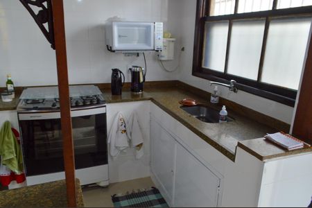 Casa de condomínio à venda com 250m², 4 quartos e 2 vagasCozinha