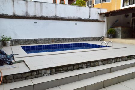 Casa de condomínio à venda com 250m², 4 quartos e 2 vagasPiscina