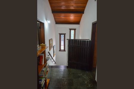 Casa de condomínio à venda com 250m², 4 quartos e 2 vagasHall 