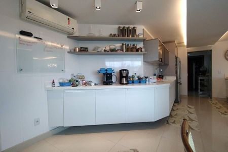 Casa à venda com 298m², 4 quartos e 2 vagas