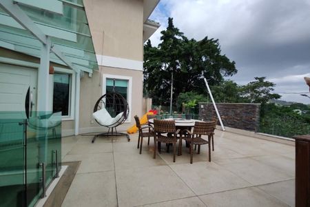 Casa à venda com 298m², 4 quartos e 2 vagas