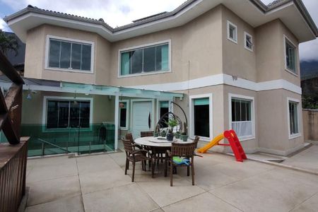 Casa à venda com 298m², 4 quartos e 2 vagas