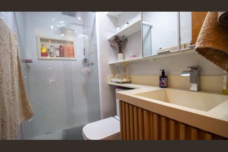 Apartamento à venda com 72m², 2 quartos e 1 vaga Apartamento à venda com 72m², 2 quartos e 1 vagaBanheiro Social