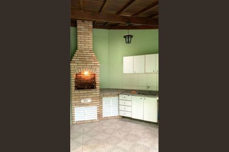 Casa à venda com 200m², 3 quartos e 2 vagas Casa à venda com 200m², 3 quartos e 2 vagasChurrasqueira