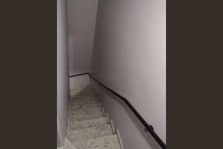 Casa à venda com 130m², 2 quartos e 3 vagas Casa à venda com 130m², 2 quartos e 3 vagasEscada