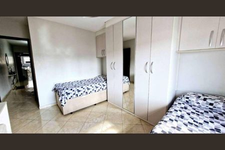 Casa à venda com 200m², 3 quartos e 2 vagas Casa à venda com 200m², 3 quartos e 2 vagasQuarto