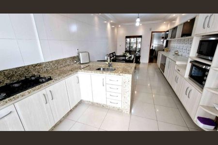 Casa à venda com 200m², 3 quartos e 2 vagas Casa à venda com 200m², 3 quartos e 2 vagasCozinha