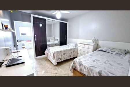 Casa à venda com 200m², 3 quartos e 2 vagas Casa à venda com 200m², 3 quartos e 2 vagasQuarto
