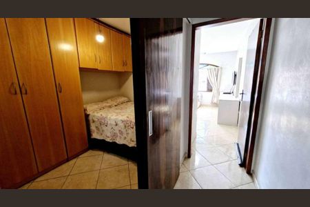 Casa à venda com 200m², 3 quartos e 2 vagas Casa à venda com 200m², 3 quartos e 2 vagasQuarto