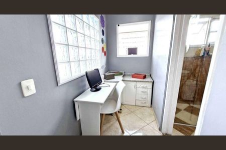 Casa à venda com 200m², 3 quartos e 2 vagas Casa à venda com 200m², 3 quartos e 2 vagasQuarto