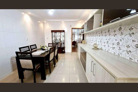 Casa à venda com 200m², 3 quartos e 2 vagas Casa à venda com 200m², 3 quartos e 2 vagasCozinha