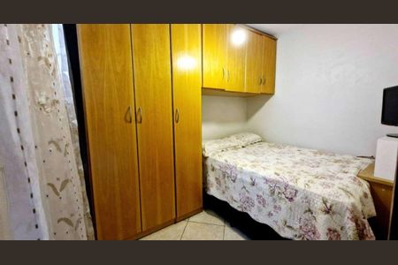 Casa à venda com 200m², 3 quartos e 2 vagas Casa à venda com 200m², 3 quartos e 2 vagasQuarto