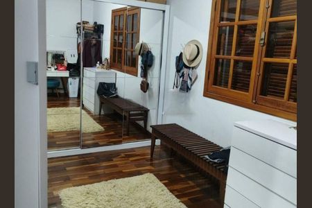 Casa à venda com 270m², 3 quartos e 3 vagas Casa à venda com 270m², 3 quartos e 3 vagasQuarto