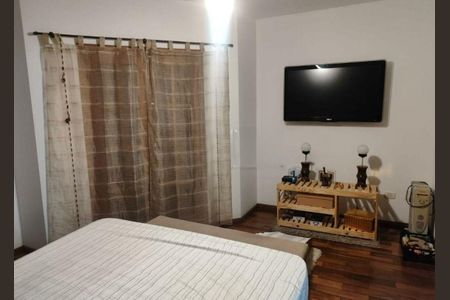 Casa à venda com 270m², 3 quartos e 3 vagas Casa à venda com 270m², 3 quartos e 3 vagasQuarto