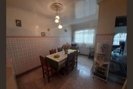 Casa à venda com 250m², 4 quartos e 4 vagas Casa à venda com 250m², 4 quartos e 4 vagasSala