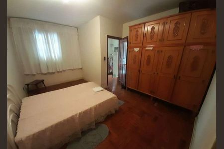 Casa à venda com 250m², 4 quartos e 4 vagas Casa à venda com 250m², 4 quartos e 4 vagasSala