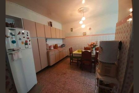 Casa à venda com 250m², 4 quartos e 4 vagas Casa à venda com 250m², 4 quartos e 4 vagasCozinha