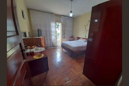 Casa à venda com 250m², 4 quartos e 4 vagas Casa à venda com 250m², 4 quartos e 4 vagasQuarto