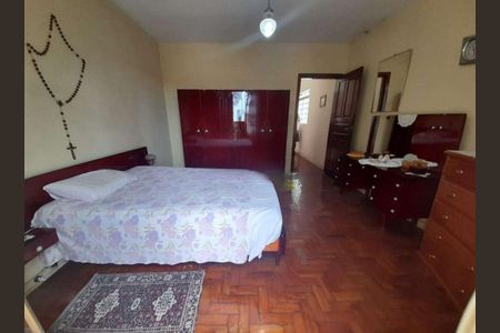 Casa à venda com 250m², 4 quartos e 4 vagas Casa à venda com 250m², 4 quartos e 4 vagasQuarto