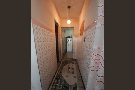 Casa à venda com 250m², 4 quartos e 4 vagas Casa à venda com 250m², 4 quartos e 4 vagasCorredor