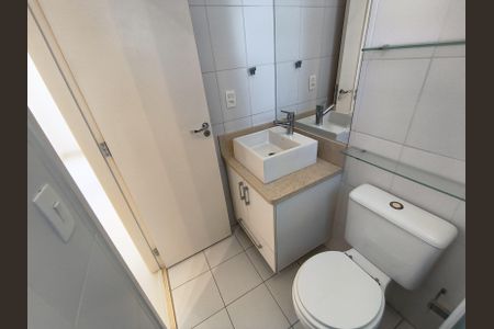 Apartamento à venda com 68m², 2 quartos e 2 vagas Apartamento à venda com 68m², 2 quartos e 2 vagasBanheiro da Suíte