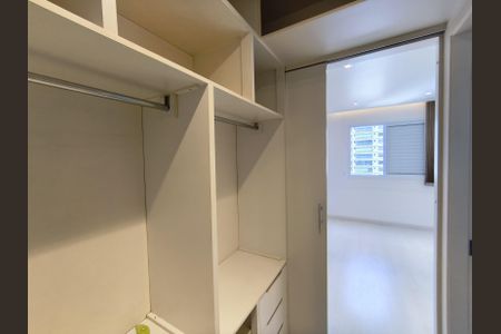 Apartamento à venda com 68m², 2 quartos e 2 vagas Apartamento à venda com 68m², 2 quartos e 2 vagasCloset da suíte 1