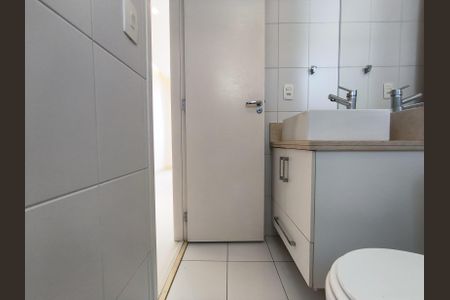 Apartamento à venda com 68m², 2 quartos e 2 vagas Apartamento à venda com 68m², 2 quartos e 2 vagasBanheiro da Suíte