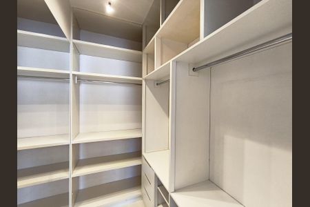 Apartamento à venda com 68m², 2 quartos e 2 vagas Apartamento à venda com 68m², 2 quartos e 2 vagasCloset da suíte 1