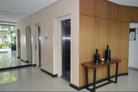 Apartamento à venda com 68m², 2 quartos e 2 vagasElevadores