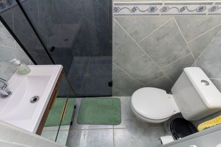 Casa de condomínio à venda com 64m², 2 quartos e 1 vaga Casa de condomínio à venda com 64m², 2 quartos e 1 vagaBanheiro