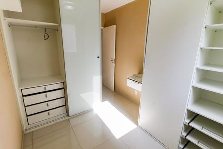 Apartamento à venda com 83m², 3 quartos e 2 vagasQuarto 2 - Armários