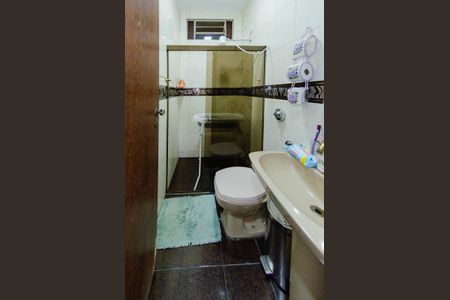 Casa à venda com 274m², 4 quartos e 2 vagas Casa à venda com 274m², 4 quartos e 2 vagasBanheiro social