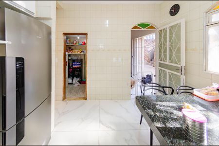 Casa à venda com 274m², 4 quartos e 2 vagas Casa à venda com 274m², 4 quartos e 2 vagasCozinha