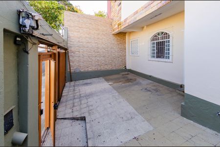 Casa à venda com 274m², 4 quartos e 2 vagas Casa à venda com 274m², 4 quartos e 2 vagasGaragem